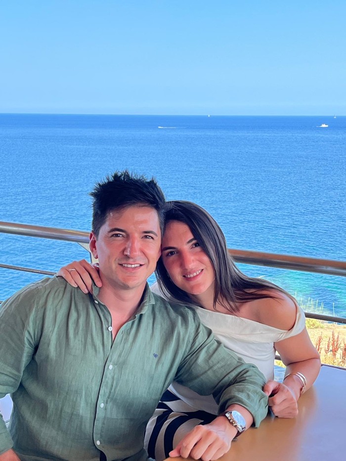 Sara y Alberto junto al mar